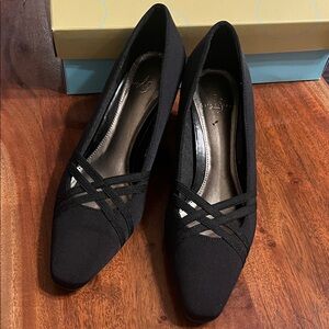 Elegant Black Lifestride Women's Shoes NIB 7